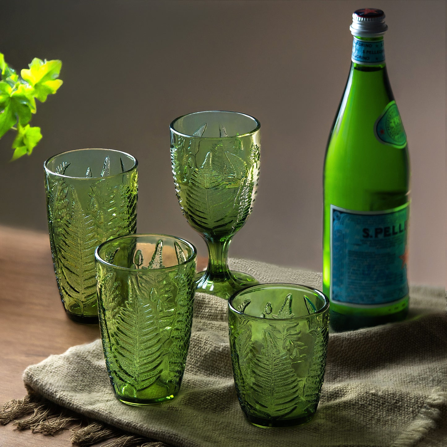 QELVIO Vintage Green Drinking Glasses – Set of 4 Embossed 10 oz Cups